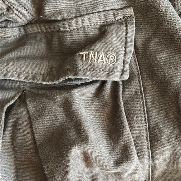 TNA Relaxed mid-rise adjustable cotton cargo pant - Picture 10 of 11